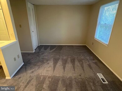 19418 Zinnia Cir, Germantown, MD 20876 - photo 7