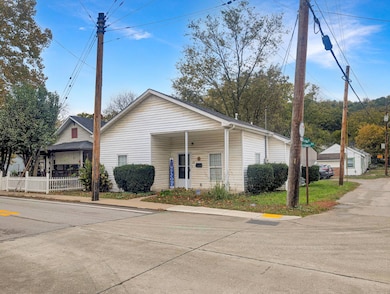 372 Holmes St, Frankfort, KY 40601 - photo 2