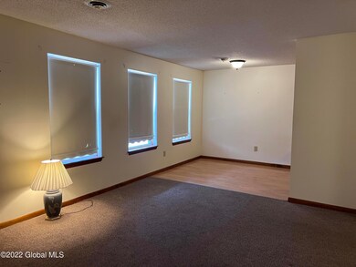 1905 Cambridge Manor Dr, Schenectady, NY 12302 - photo 3