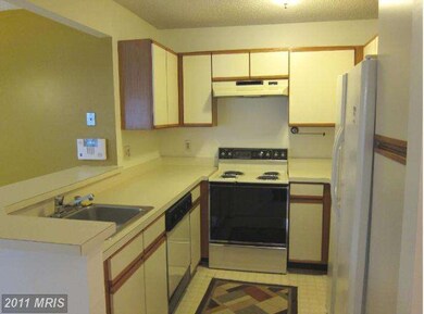 11719 Summerchase Cir, Reston, VA 20194 - photo 4