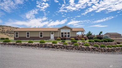 1023 N Nile Ave, East Wenatchee, WA 98802 - photo 2
