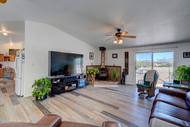 990 W Valleri Ann Rd, Paulden, AZ 86334 - photo 4