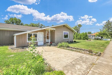 203 E Wilson St, Tuscola, IL 61953 - photo 2