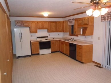 1800 N Logan St, Lincoln, IL 62656 - photo 4