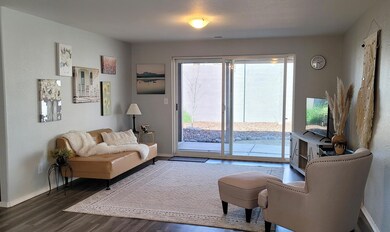 942 Glengrove Ave, Central Point, OR 97502 - photo 3