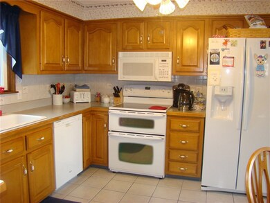 21 Oakhurst Dr, Greenville, RI 02828 - photo 2