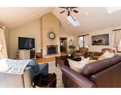 135 Lauricella Ln, Waltham, MA 02452 - photo 6