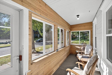 1093 4th St E, Saint Paul, MN 55106 - photo 3