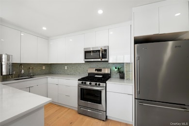 301 Cathedral Pkwy unit 3M, New York, NY 10026 - photo 2
