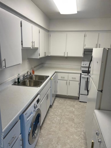 1824 Colonial Village Way unit 2, Waterford, MI 48328 - photo 6