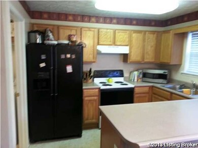 8447 Grand Trevi Dr, Louisville, KY 40228 - photo 3