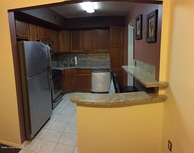 60 Selvin Loop unit A, Staten Island, NY 10303 - photo 3