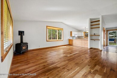 19-3085 Rangeview Dr-4