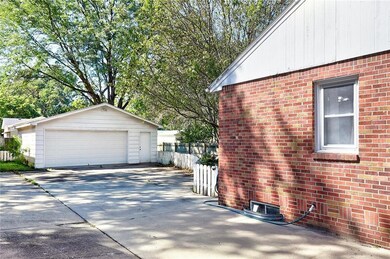 3908 42nd St, Des Moines, IA 50310 - photo 6