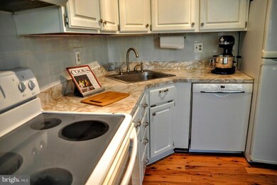 10326 Pond Spice Terrace, Burke, VA 22015 - photo 4