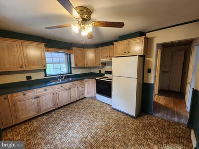 842 Englesville Hill Rd, Boyertown, PA 19512 - photo 3