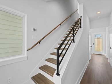 4703 Thornton Cir, Houston, TX 77018 - photo 6