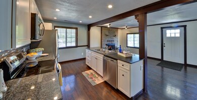 347 Manzanita St, Central Point, OR 97502 - photo 2