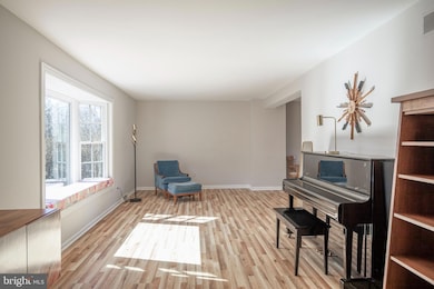 261 N Tamenend Ave, Doylestown, PA 18901 - photo 5