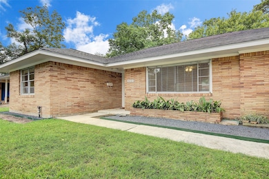 2223 Cheshire Ln, Houston, TX 77018 - photo 2