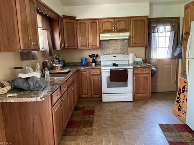 15922 Vale St, East Liverpool, OH 43920 - photo 6