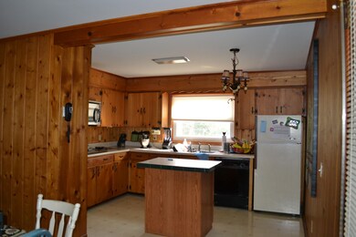 201 N Bickett St, Burgaw, NC 28425 - photo 5