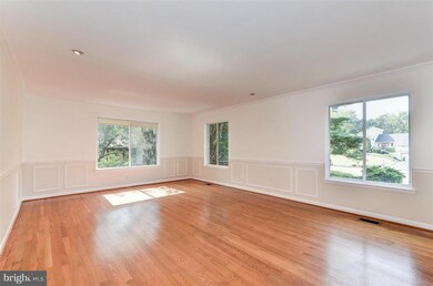 7012 Duncraig Ct, McLean, VA 22101 - photo 4