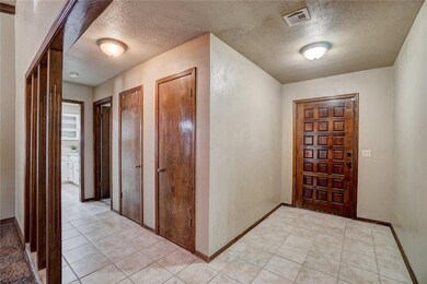 2113 N Lincoln Ave, Moore, OK 73160 - photo 3