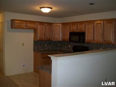 6842 Hunt Dr, Macungie, PA 18062 - photo 3