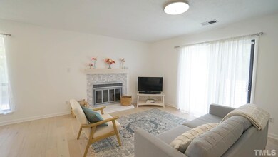 *Lovely & Light Living Room*Beautiful French Oak W
