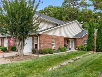 207 Forrestwood Ct, Hendersonville, NC 28792 - photo 3