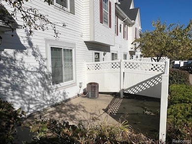 22111 Atlantic Pointe unit 36, Farmington Hills, MI 48336 - photo 3