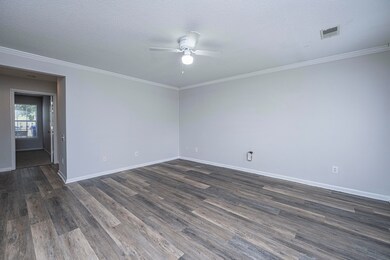 3208QueensgateWay07