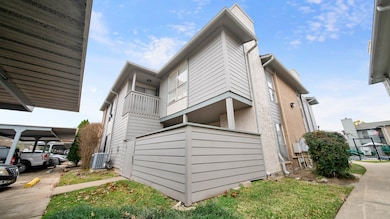 It's time to make your move into this low-maintenance Condo ... Located in the heart of Clear Lake!