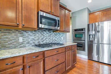 Terrific kitchen w/gas cooktop, stainless steel ap