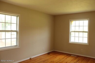 521 Winchester Rd, Jacksonville, NC 28546 - photo 4