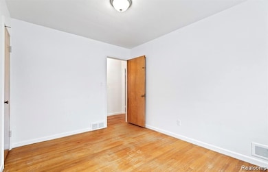 6690 Deering St, Garden City, MI 48135 - photo 7