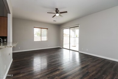 006-photo-living-room-13824817