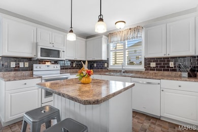 5390 Mystic Oaks Dr, Imperial, MO 63052 - photo 2