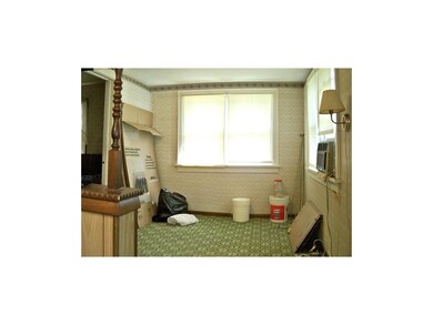 MAIN FLOOR OFFICE - 8'7