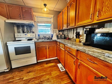 7 Orange St, Deland, FL 32724 - photo 3