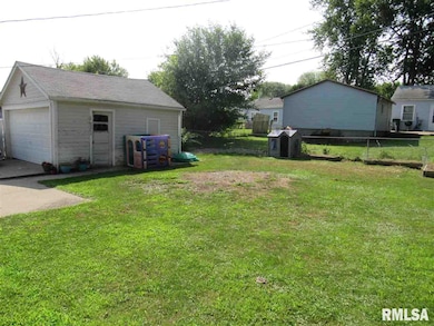 2113 W 75th Place, Davenport, IA 52806 - photo 7