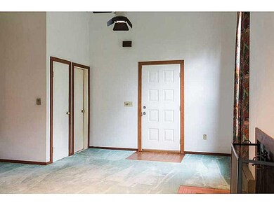 Entry/Foyer.