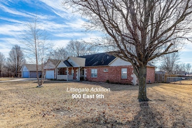 900 E 9th St, Grove, OK 74344 - photo 3