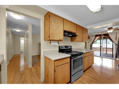 945 Irving Ct, Eugene, OR 97404 - photo 7