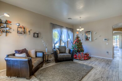 8 Living Room photo a