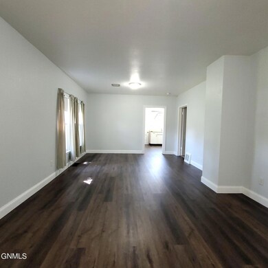 205 S 3rd St, Glen Ullin, ND 58631 - photo 5