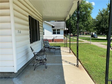 712 Prairie Ave, Mattoon, IL 61938 - photo 3