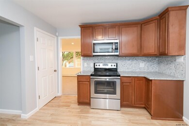 62 Glenwood St, Albany, NY 12208 - photo 4