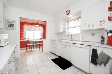 The eat-in kitchen includes all appliances and sup